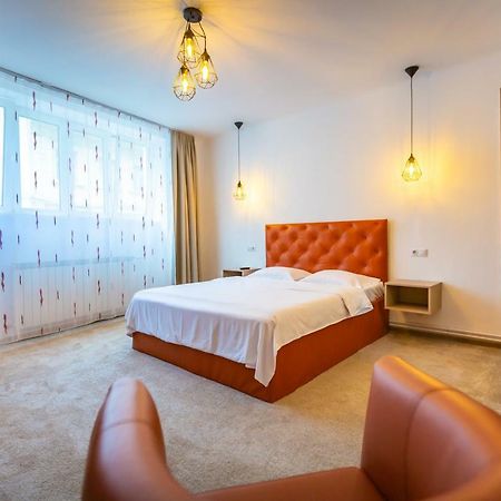 Central Apartment Brasov Ngoại thất bức ảnh