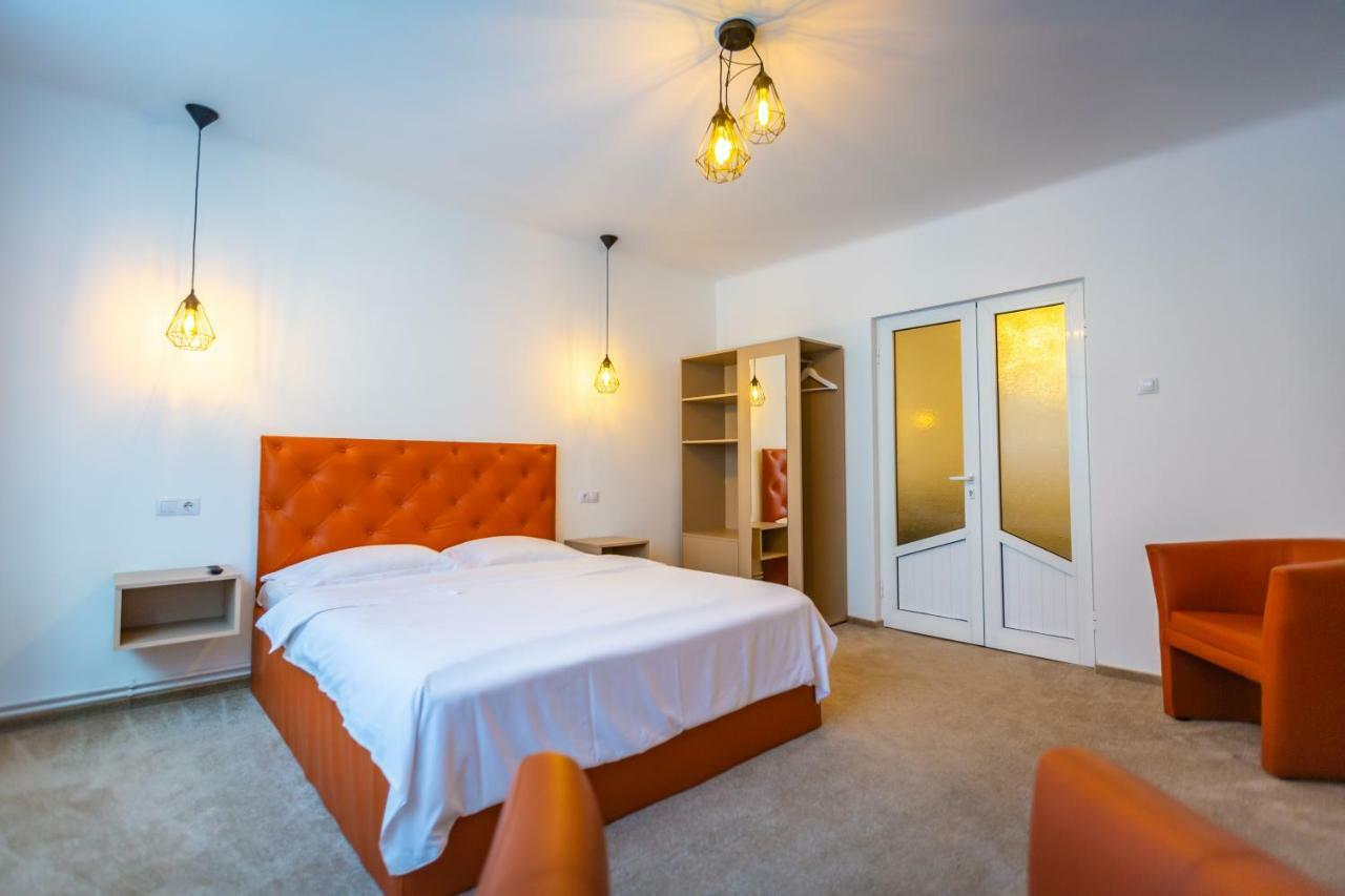 Central Apartment Brasov Ngoại thất bức ảnh