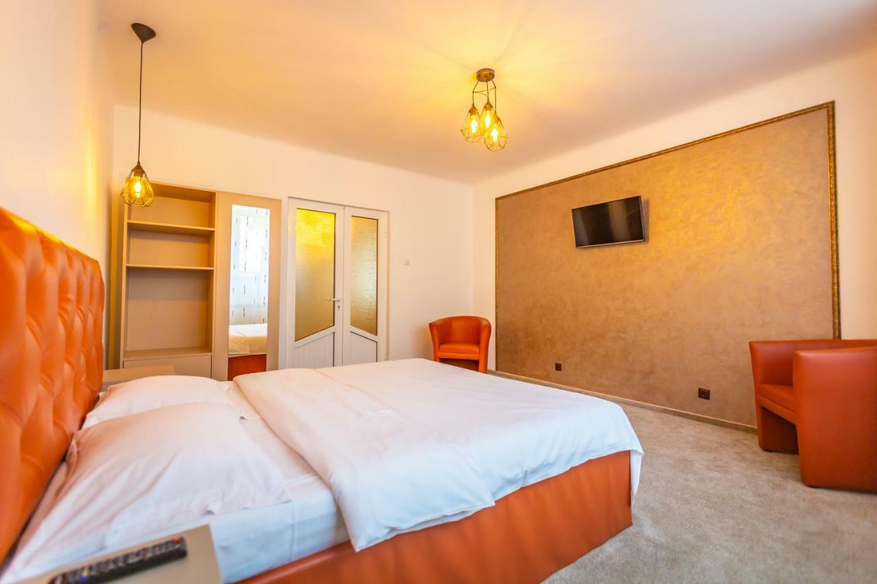 Central Apartment Brasov Ngoại thất bức ảnh