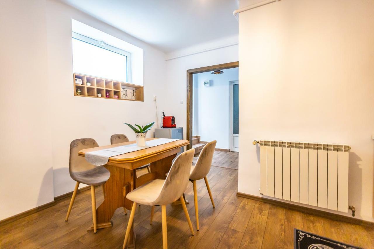 Central Apartment Brasov Ngoại thất bức ảnh